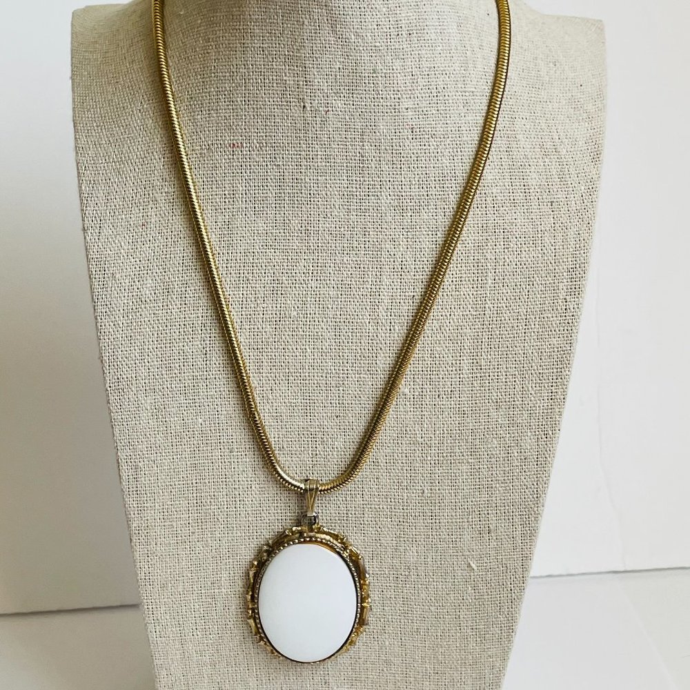 Vintage Milk Glass Cabochon Pendant Gold Tone Chain Necklace 9” dia/18” Long